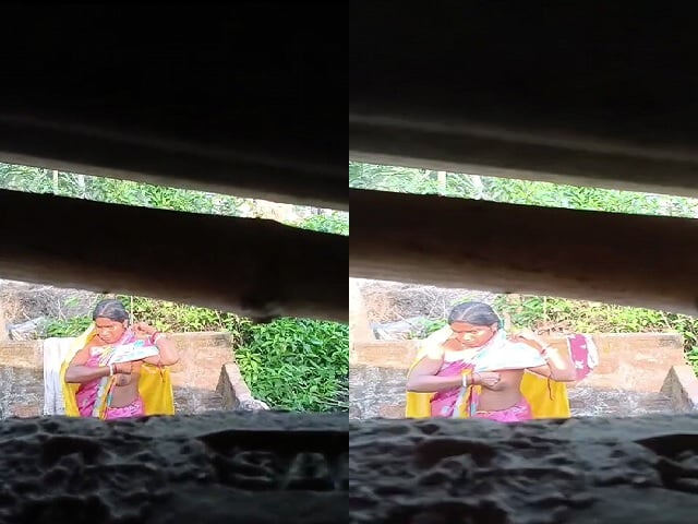 Bhabhi big boobs outdoor bath caught on hidden sex cam